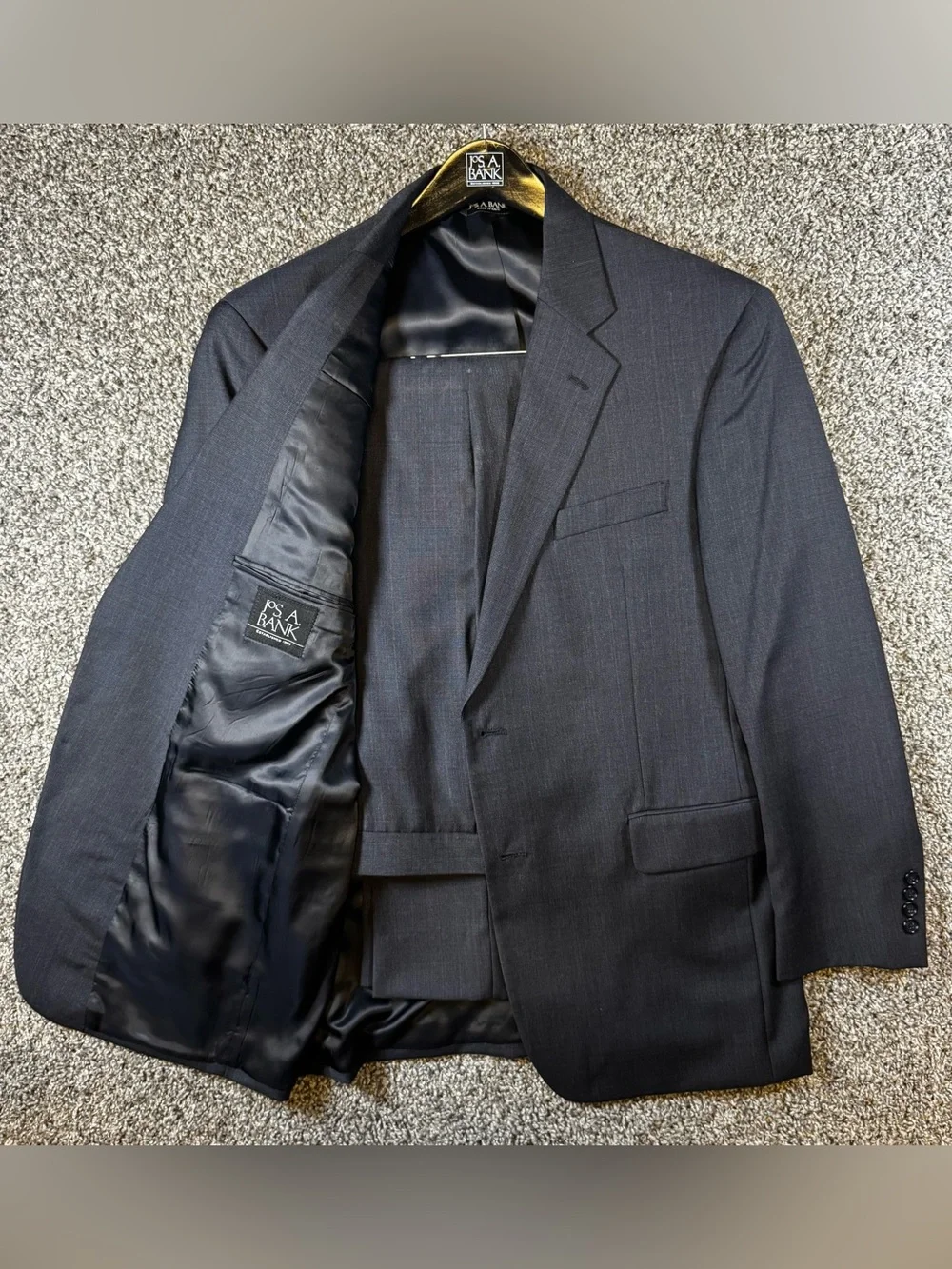 Jos A Bank 2-Piece Wool Suit 42R 36x32 Charcoal Gray Plaid Textured Flat Front
